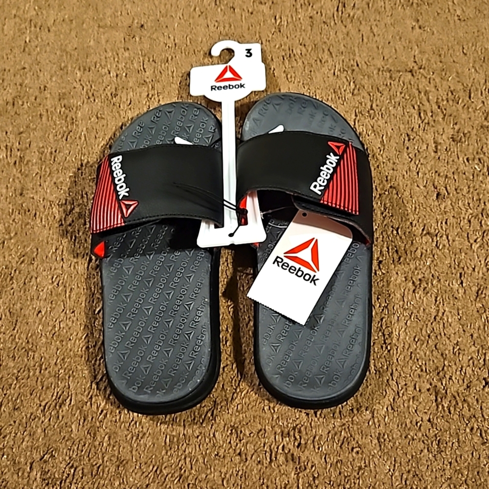Boys Reebok slides - Picture 2 of 5